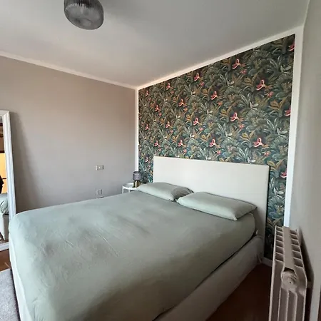Apartment Lovely Overlooking The